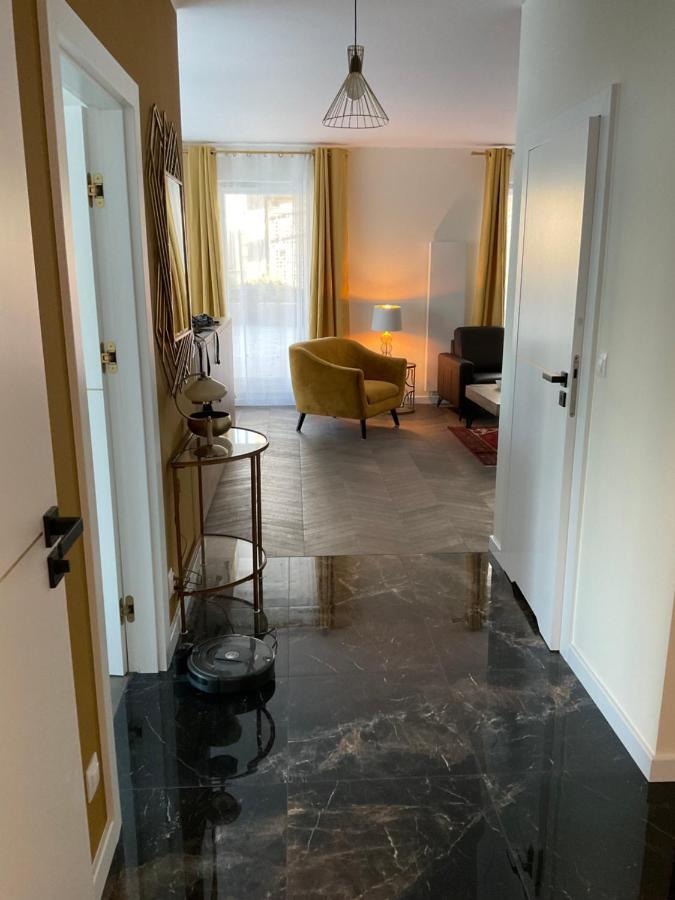 Apartament „Dwie Wieze” Apartment คาโตวีตเซ ภายนอก รูปภาพ