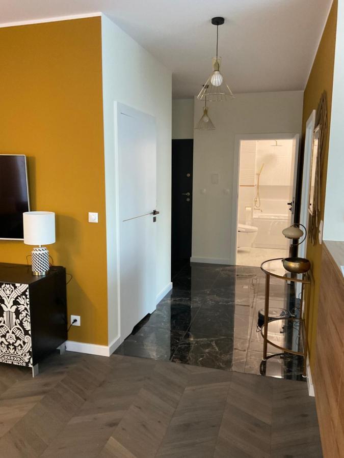 Apartament „Dwie Wieze” Apartment คาโตวีตเซ ภายนอก รูปภาพ