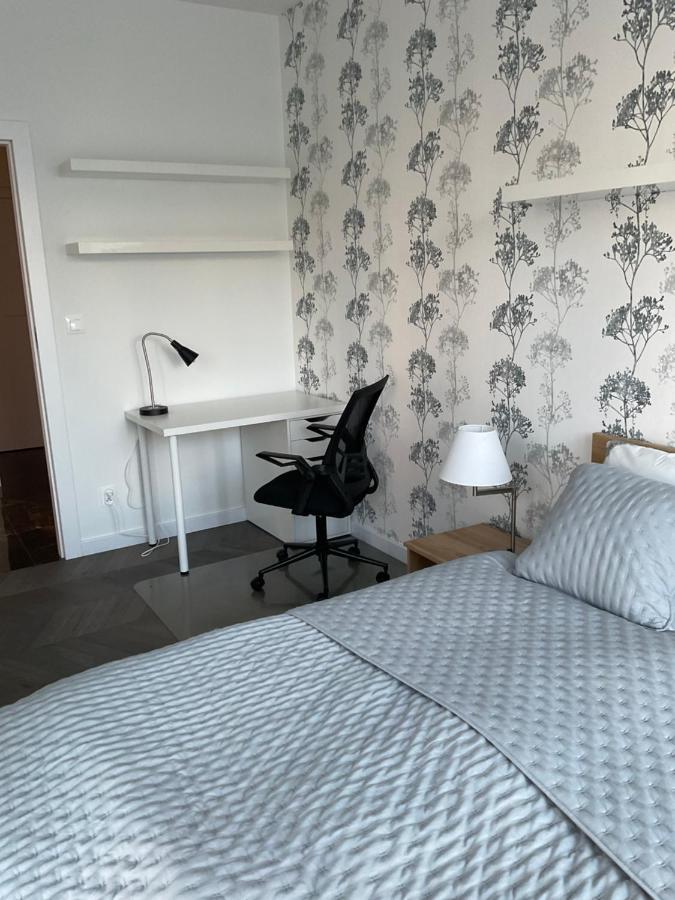 Apartament „Dwie Wieze” Apartment คาโตวีตเซ ภายนอก รูปภาพ