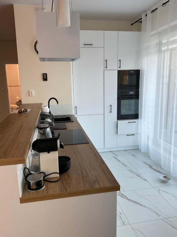 Apartament „Dwie Wieze” Apartment คาโตวีตเซ ภายนอก รูปภาพ